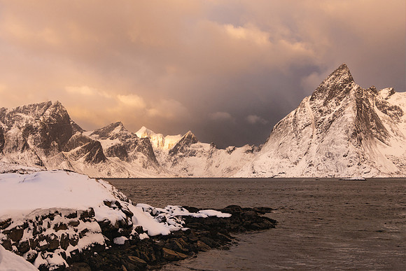 Hamnoy Dawn