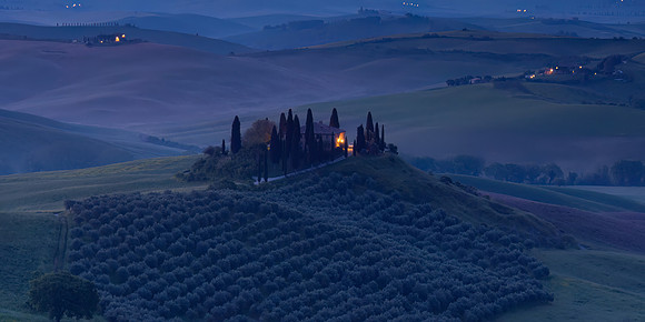 Podere Belvedere by night
