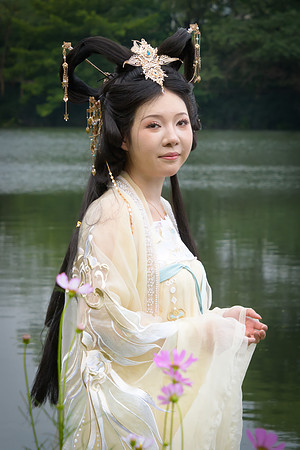 Bridal Pose, Chuanshan Park, Guilin