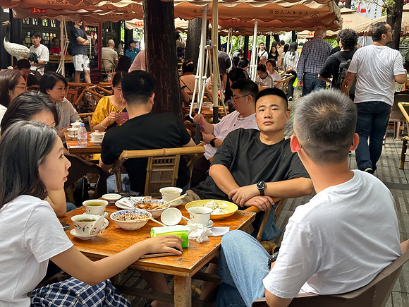 Heming Teahouse, Chengdu, opened in 1923