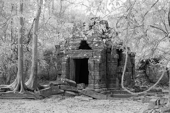 Outer temple at Ta Prohm, Infrared