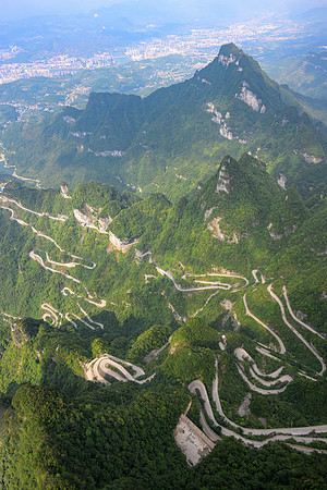 Tongtian Avenue, Tianmen Mountain (99 hairpin bends)