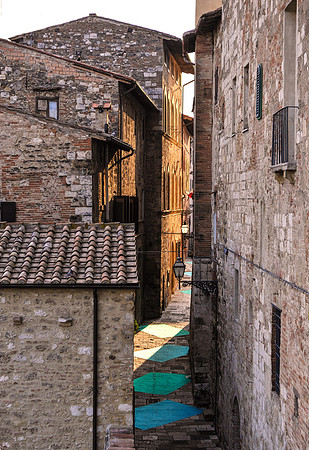Tuscan Alleyway 2