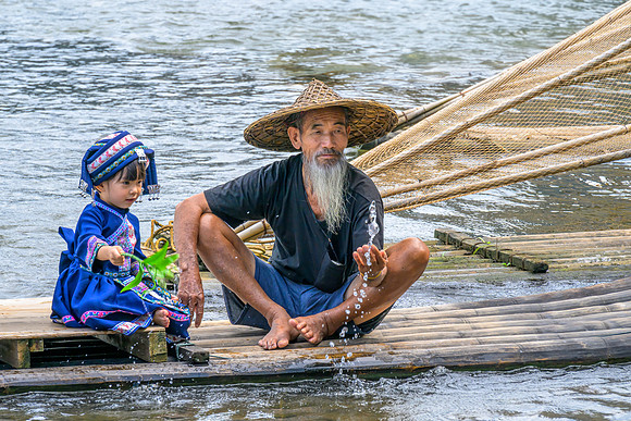 Old Fisherman and Child River Li